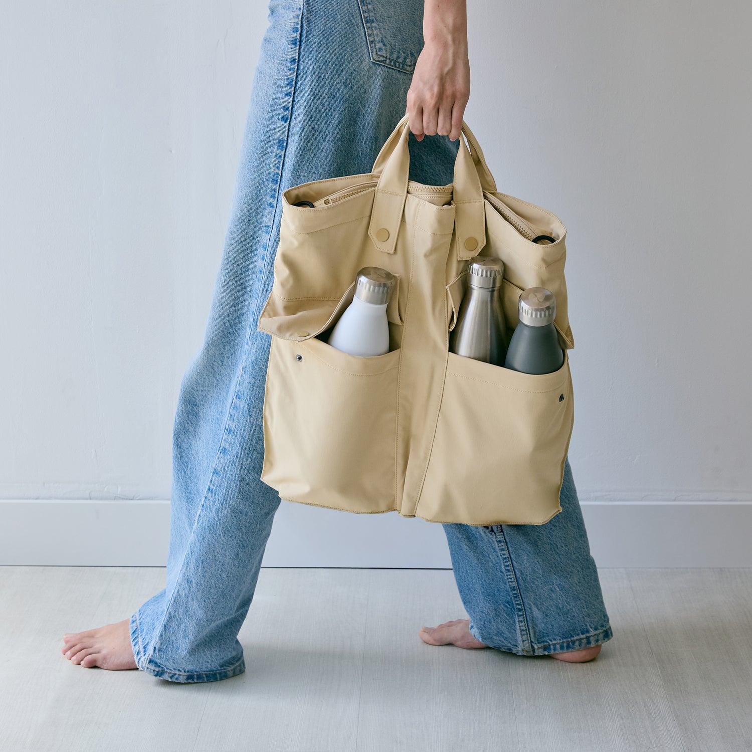 diverse Trinkflasche von FLSK in einer Tasche